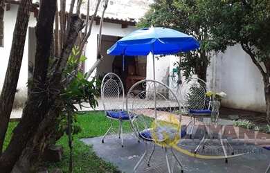 Imagem: A casa possui 3 Dormitórios, 3 Banheiros, 4 Vagas na garagem