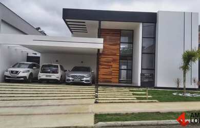 Imagem: A casa possui 4 Dormitórios, 1 Banheiro, 5 Vagas na garagem