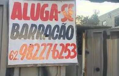 Imagem: A casa possui 2 Dormitórios, 1 Banheiro, 2 Vagas na garagem