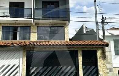 Imagem: A casa possui 4 Dormitórios, 5 Banheiros, 4 Vagas na garagem