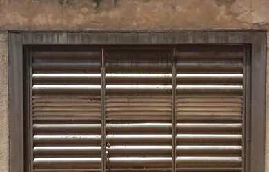 Imagem: A casa possui 2 Dormitórios, 1 Banheiro, 2 Vagas na garagem