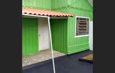 Imagem: A casa possui 2 Dormitórios, 1 Banheiro, 1 Vaga na garagem