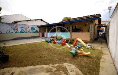 Imagem: A casa possui 4 Dormitórios, 1 Banheiro, 200m² de Área e