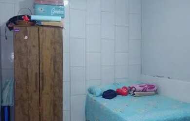 Imagem: A casa possui 2 Dormitórios, 2 Banheiros, 2 Vagas na garagem