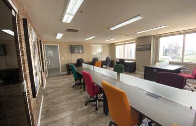 Imagem: O depósito possui 4 Vagas na garagem, 108m² de Área, Imóvel