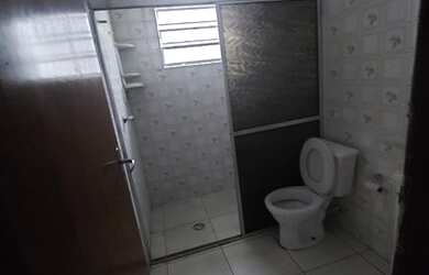 Imagem: A casa possui 2 Dormitórios, 1 Banheiro, 3 Vagas na garagem