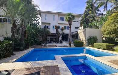 Imagem: A casa em condomínio possui 4 Dormitórios, 5 Banheiros, 5