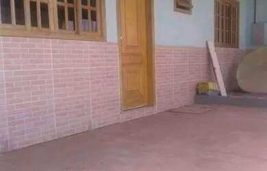 Imagem: A casa possui 3 Dormitórios, 2 Banheiros, 1 Vaga na garagem