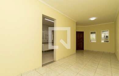 Imagem: A casa possui 3 Dormitórios, 2 Banheiros, 3 Vagas na garagem