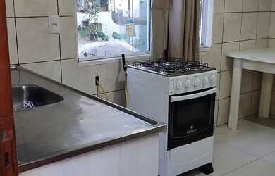 Imagem: A casa possui 1 Dormitório, 1 Banheiro, 40m² de Área e está