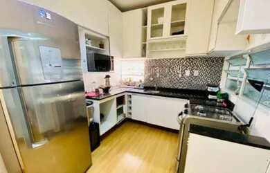 Imagem: A casa possui 3 Dormitórios, 3 Banheiros, 2 Vagas na garagem