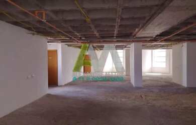 Imagem: O depósito possui 5 Vagas na garagem e 232m² de Área e está