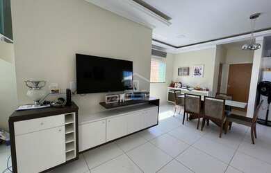 Imagem: A casa possui 4 Dormitórios, 3 Banheiros, 2 Vagas na garagem