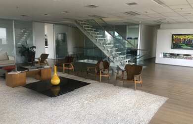 Imagem: O depósito possui 5 Vagas na garagem, 1000m² de Área e Imóvel