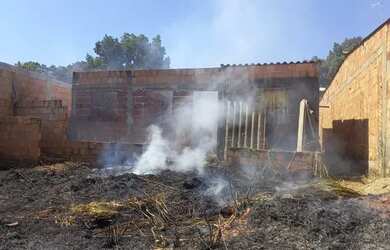 Imagem 6: Lote a venda. 200m² de Área, 3 Vagas na garageme3 Dormitórios