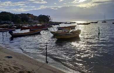 Imagem: A casa possui 2 Dormitórios, 3 Banheiros e 3 Vagas na garagem