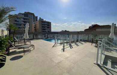 Imagem: O apartamento possui 1 Dormitório, 2 Banheiros, 1 Vaga na garagem