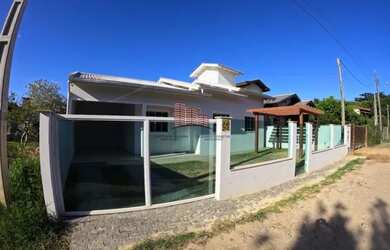 Imagem: A casa possui 2 Dormitórios, 1 Banheiro, 1 Vaga na garagem