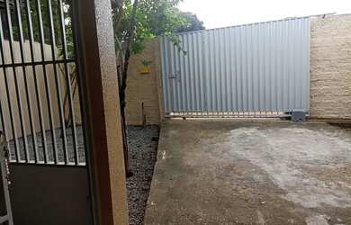 Imagem: A casa possui 2 Dormitórios, 1 Banheiro, 1 Vaga na garagem