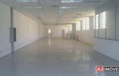 Imagem: O depósito possui 3 Vagas na garagem, 900m² de Área e está