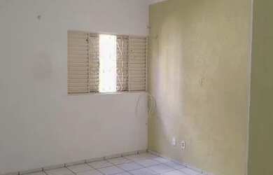 Imagem: O apartamento possui 3 Dormitórios, 1 Banheiro, 1 Vaga na garagem