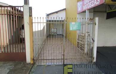 Imagem: A casa possui 2 Dormitórios, 2 Banheiros, 2 Vagas na garagem