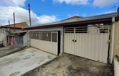 Imagem: A casa possui 2 Dormitórios, 1 Banheiro, 4 Vagas na garagem