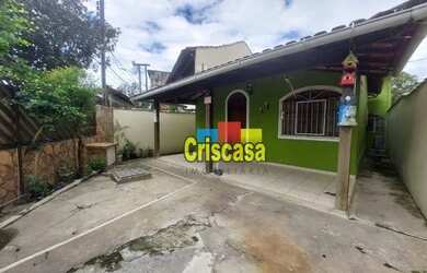 Imagem: A casa possui 2 Dormitórios, 1 Banheiro, 2 Vagas na garagem