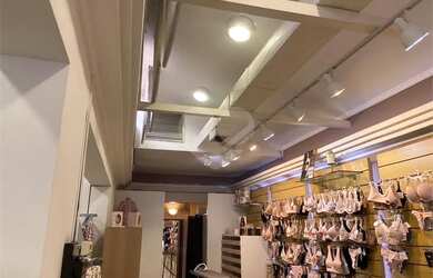 Imagem: O apartamento possui 1 Dormitório, 2 Banheiros, 4 Vagas na