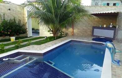 Imagem: A casa possui 4 Dormitórios, 2 Banheiros, 2 Vagas na garagem