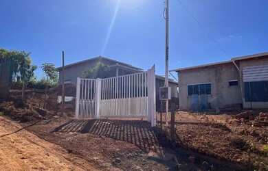 Imagem: A casa em condomínio possui 2 Dormitórios, 5 Vagas na garagem