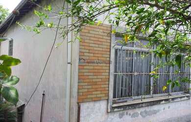 Imagem: A casa possui 2 Dormitórios, 2 Banheiros, 2 Vagas na garagem