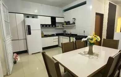 Imagem: A casa possui 2 Dormitórios, 1 Banheiro e está localizado