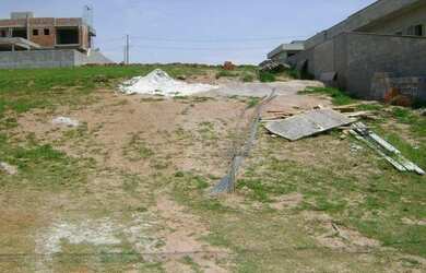 Imagem: O terreno possui 800m² de Área e está localizado em Centro