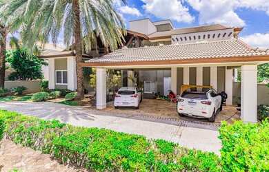 Imagem: A casa em condomínio possui 4 Dormitórios, 5 Banheiros, 5