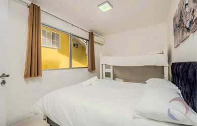 Imagem: O apartamento possui 1 Dormitório, 1 Banheiro, 1 Vaga na garagem