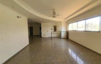 Imagem: O apartamento possui 4 Dormitórios, 5 Banheiros, 4 Vagas na