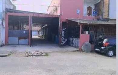 Imagem: A casa possui 3 Banheiros, 5 Vagas na garagem, 100m² de Área