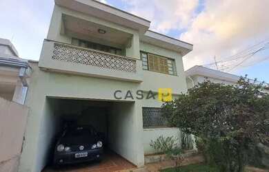 Imagem: A casa possui 3 Dormitórios, 2 Banheiros, 1 Vaga na garagem