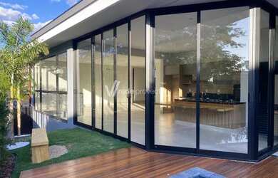 Imagem: A casa em condomínio possui 4 Dormitórios, 5 Banheiros, 4