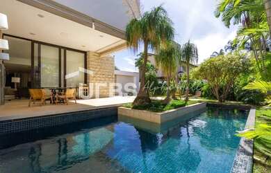 Imagem: A casa em condomínio possui 4 Dormitórios, 5 Banheiros, 4