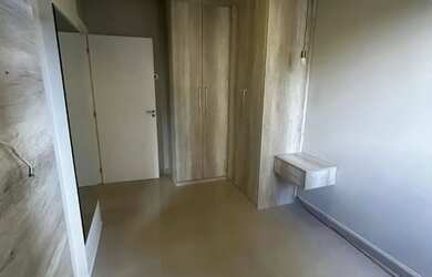 Imagem: O apartamento possui 3 Dormitórios, 1 Banheiro, 1 Vaga na garagem