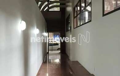 Imagem: O depósito possui 4 Vagas na garagem e 900m² de Área e está