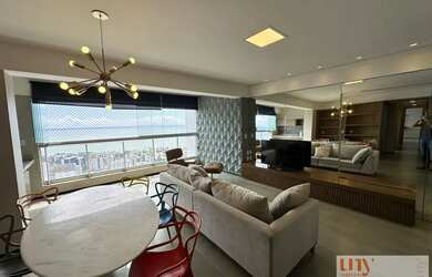 Imagem: O apartamento possui 4 Dormitórios, 5 Banheiros, 2 Vagas na