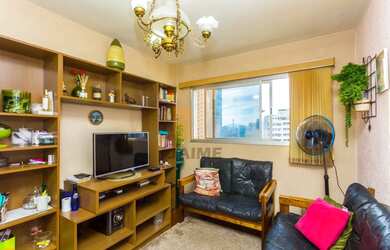 Imagem: O apartamento possui 2 Dormitórios, 1 Banheiro, 1 Vaga na garagem