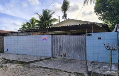 Imagem: A casa possui 3 Dormitórios, 2 Banheiros, 2 Vagas na garagem