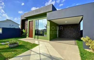 Imagem: A casa possui 3 Dormitórios, 1 Banheiro, 1 Vaga na garagem