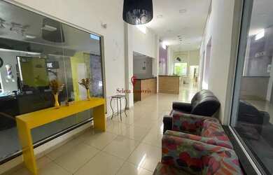 Imagem: O depósito possui 5 Vagas na garagem, 670m² de Área e está