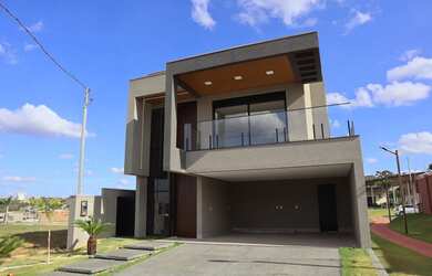 Imagem 5: Jardins Versalhes. Piscina, Varanda, 213m² de Áreae2 Vagas na garagem