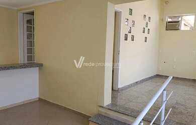 Imagem: A casa possui 4 Dormitórios, 4 Banheiros, 4 Vagas na garagem